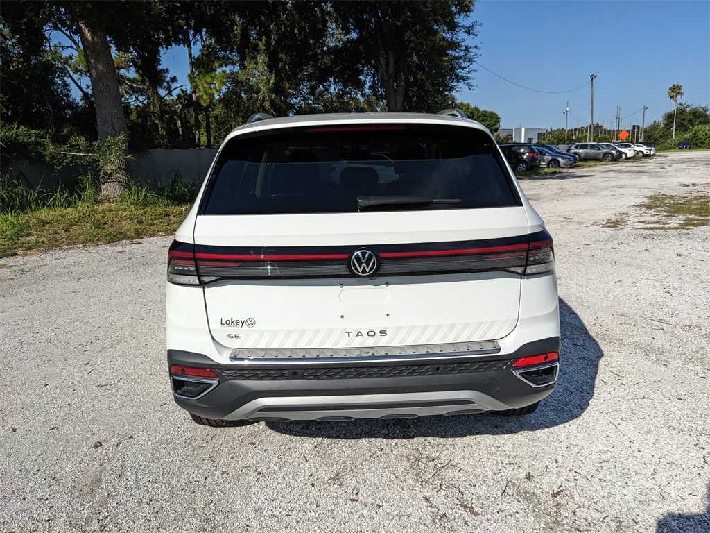 2025 Volkswagen Taos SE photo 3