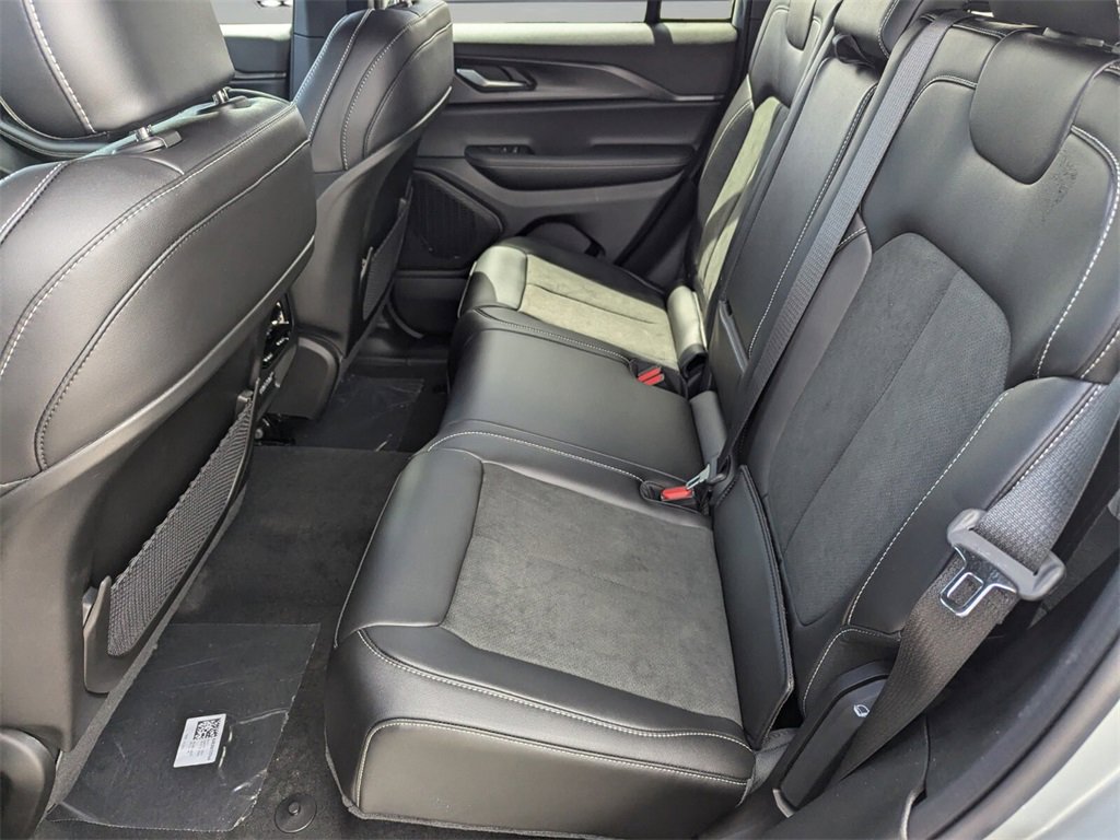 2025 Jeep Grand Cherokee Altitude photo 8