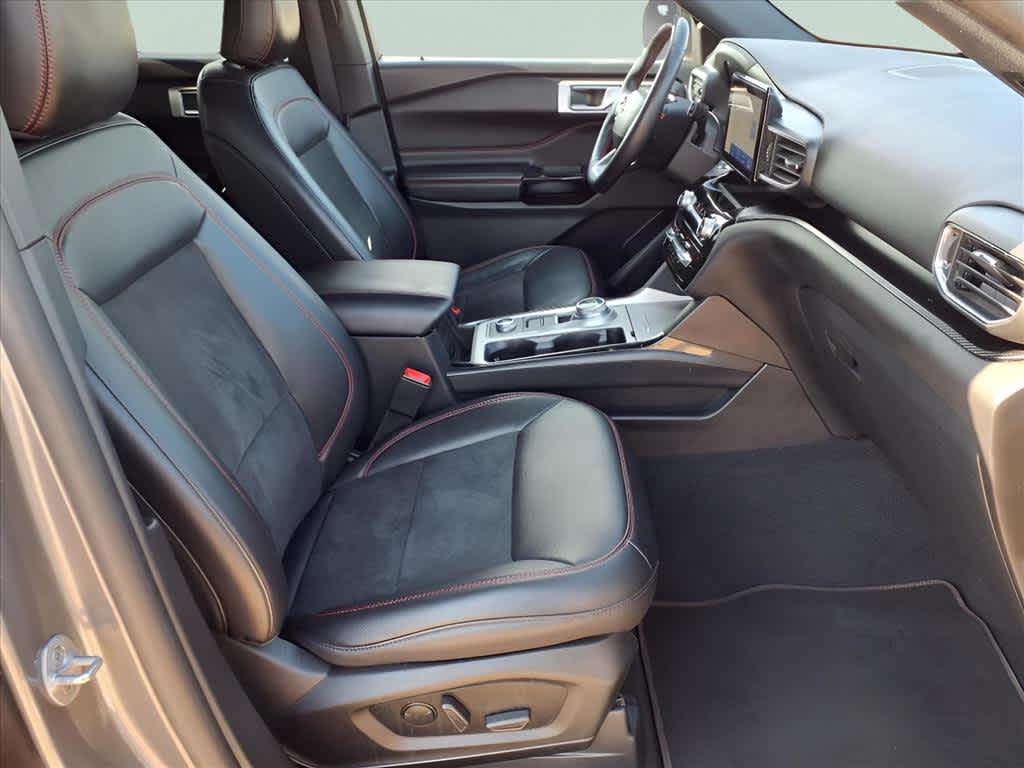 2022 Ford Explorer ST-Line photo 25