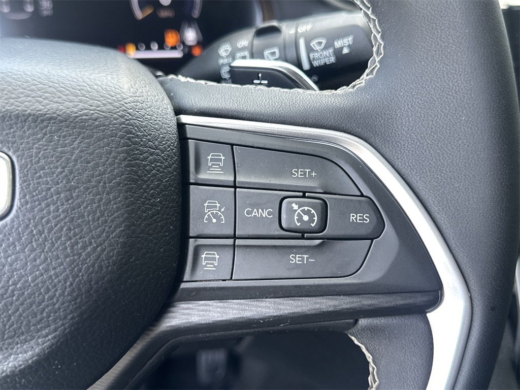 2023 Jeep Grand Cherokee Laredo photo 10