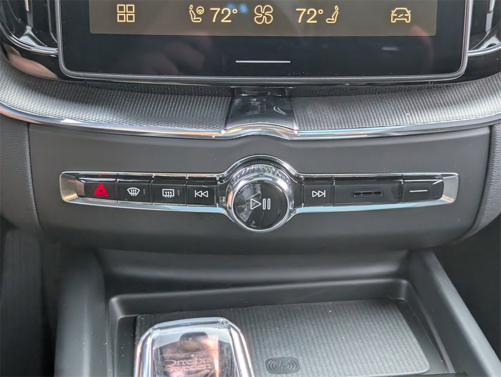 2026 Volvo XC60 B5 Black Edition photo 20