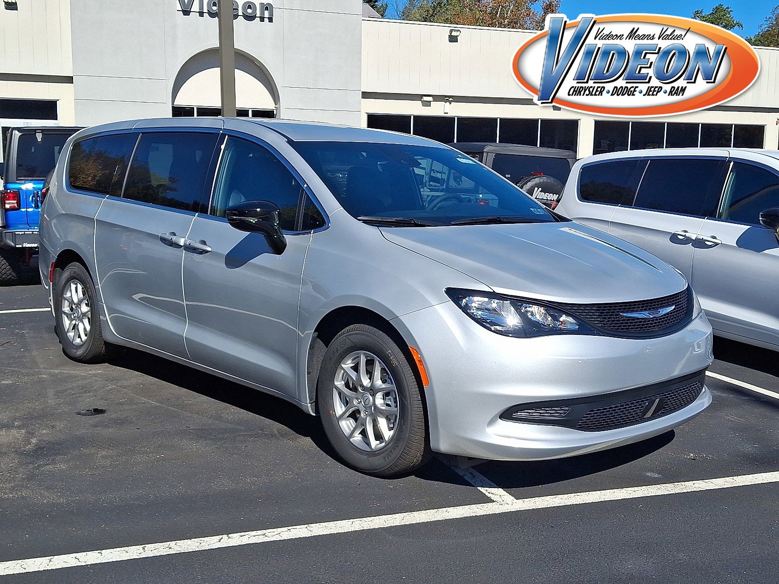 2026 Chrysler Voyager LX's photo