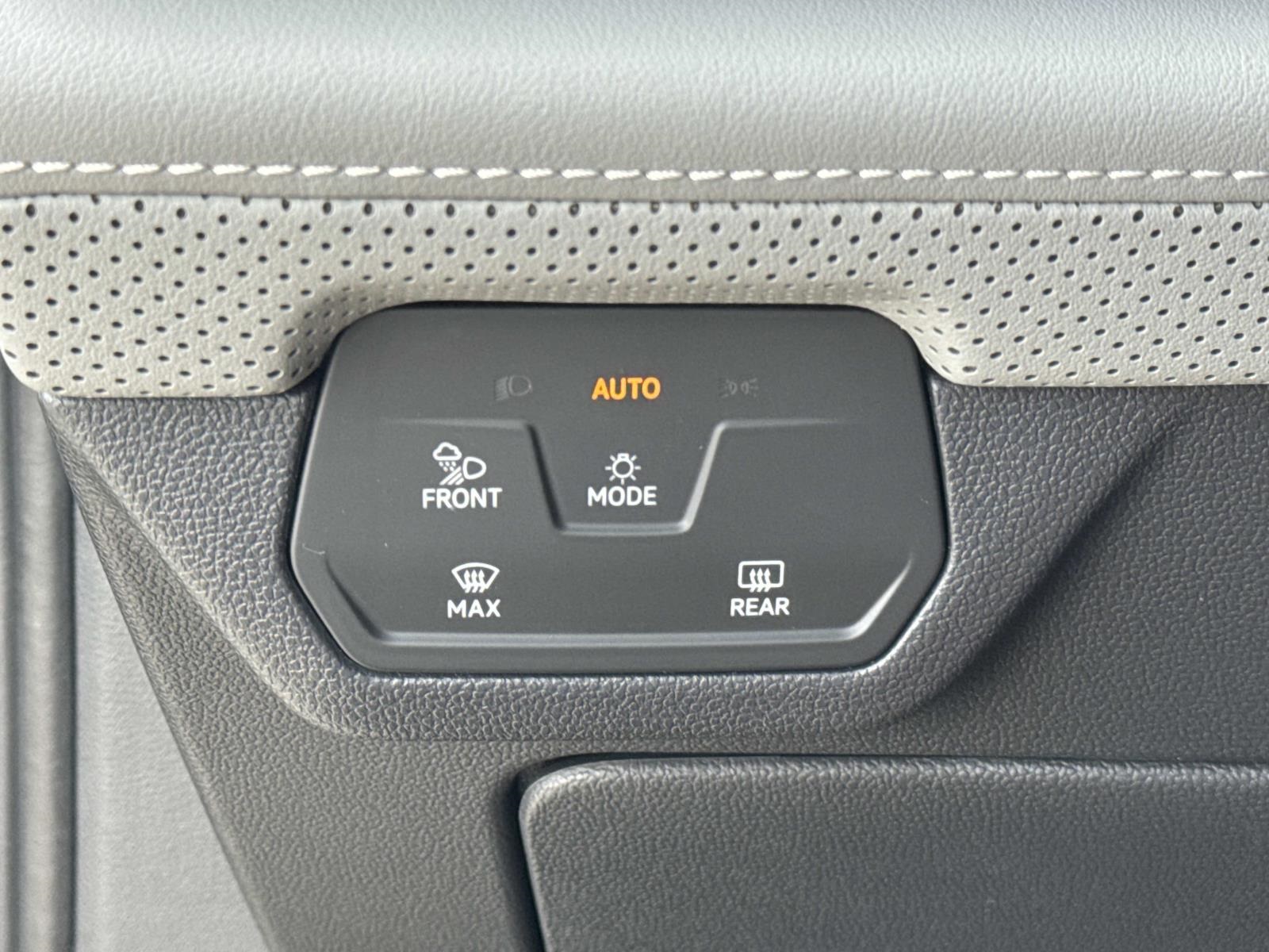 2024 Volkswagen Atlas Cross Sport SEL R-Line photo 18