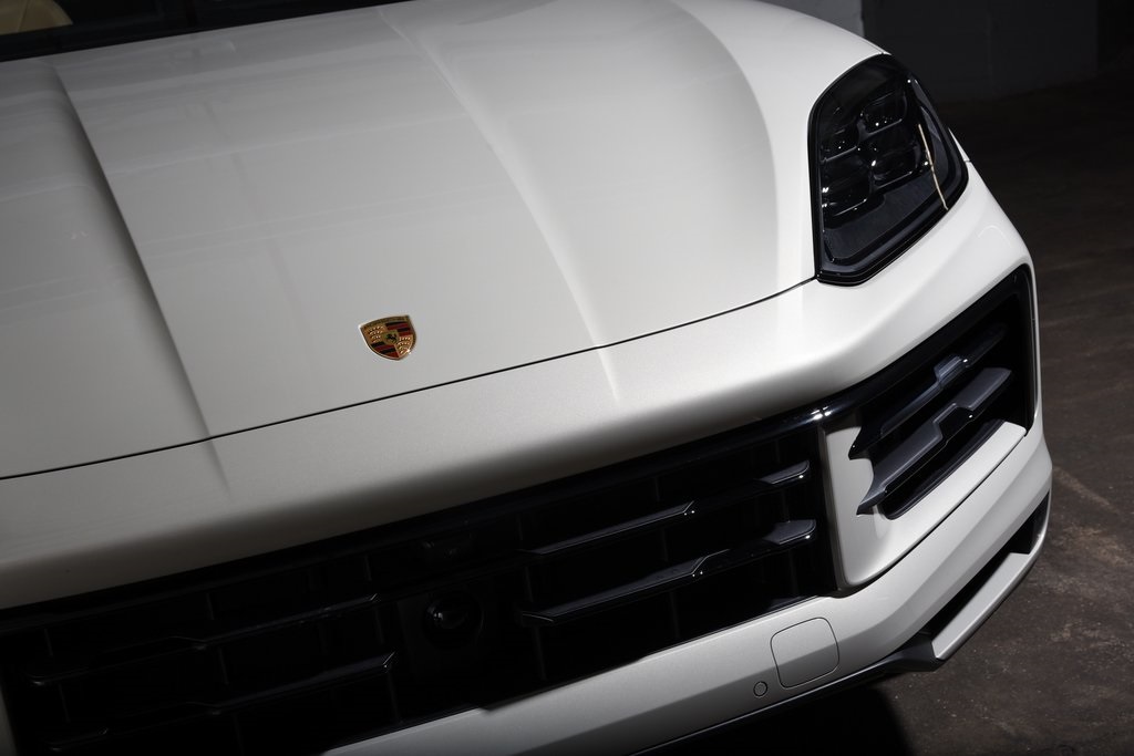 2025 Porsche Cayenne photo 10