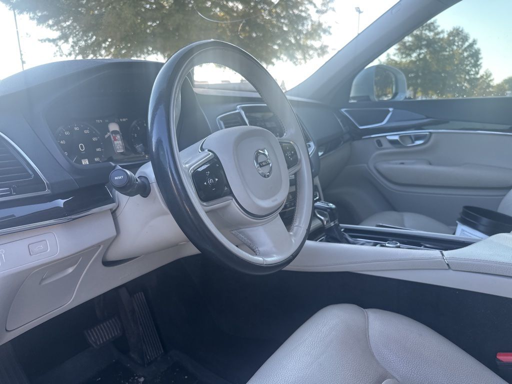 2018 Volvo XC90 T6 Momentum photo 2
