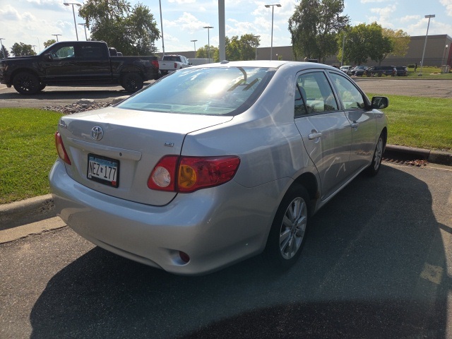 2009 Toyota Corolla LE photo 3