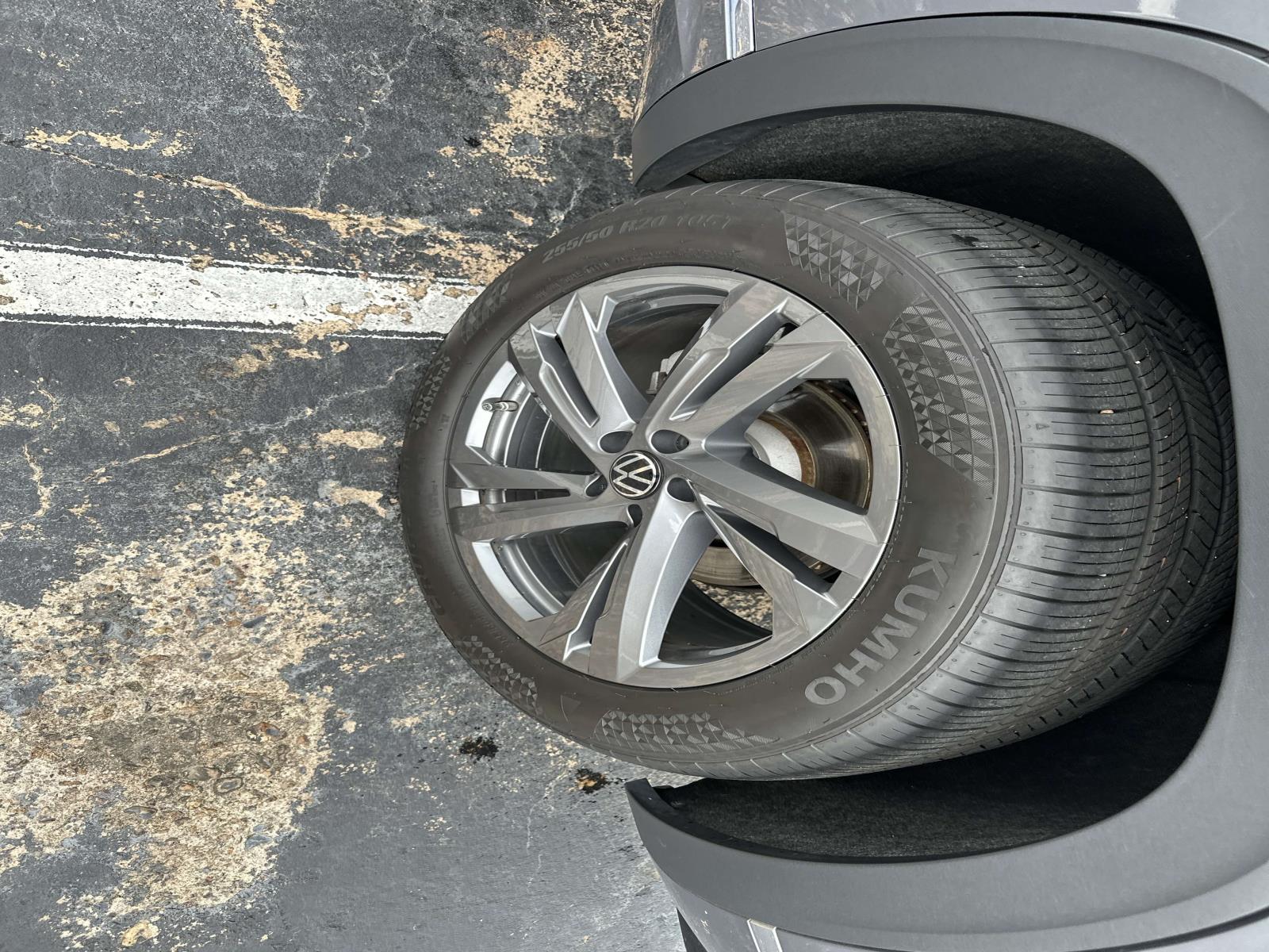 2024 Volkswagen Atlas Cross Sport SEL R-Line photo 8