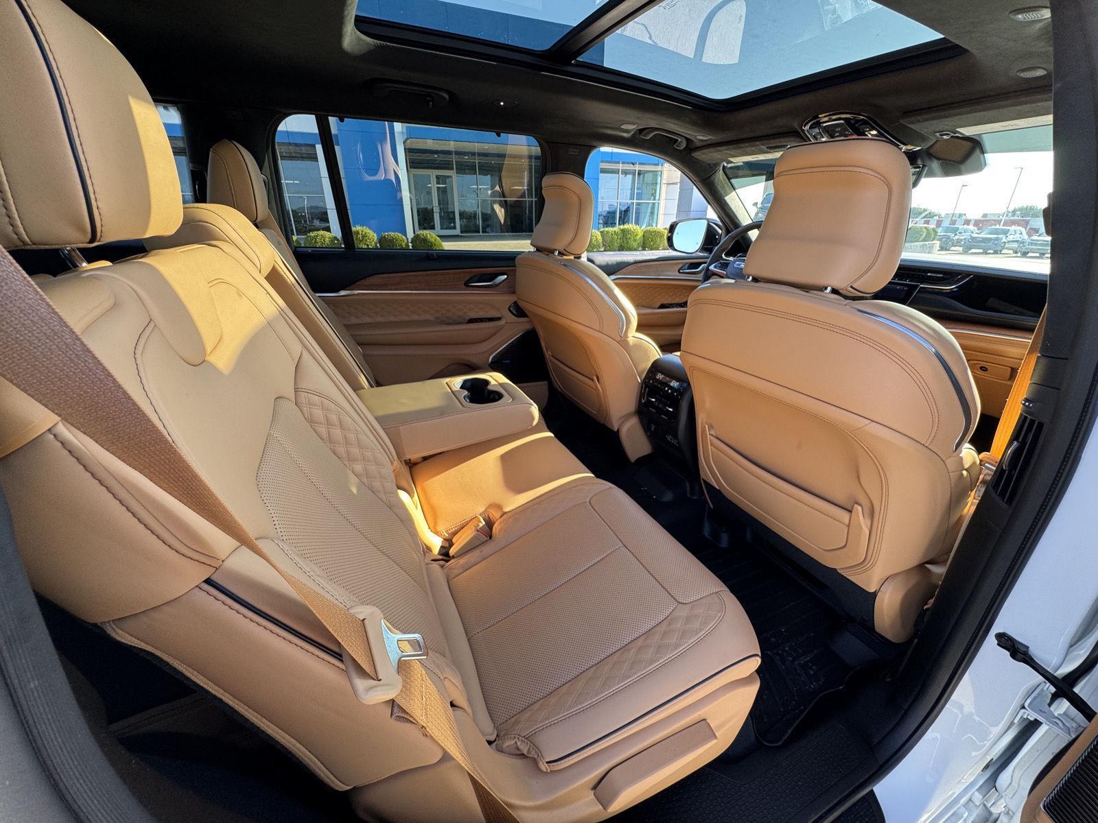 2023 Jeep Grand Cherokee L Summit Reserve photo 28
