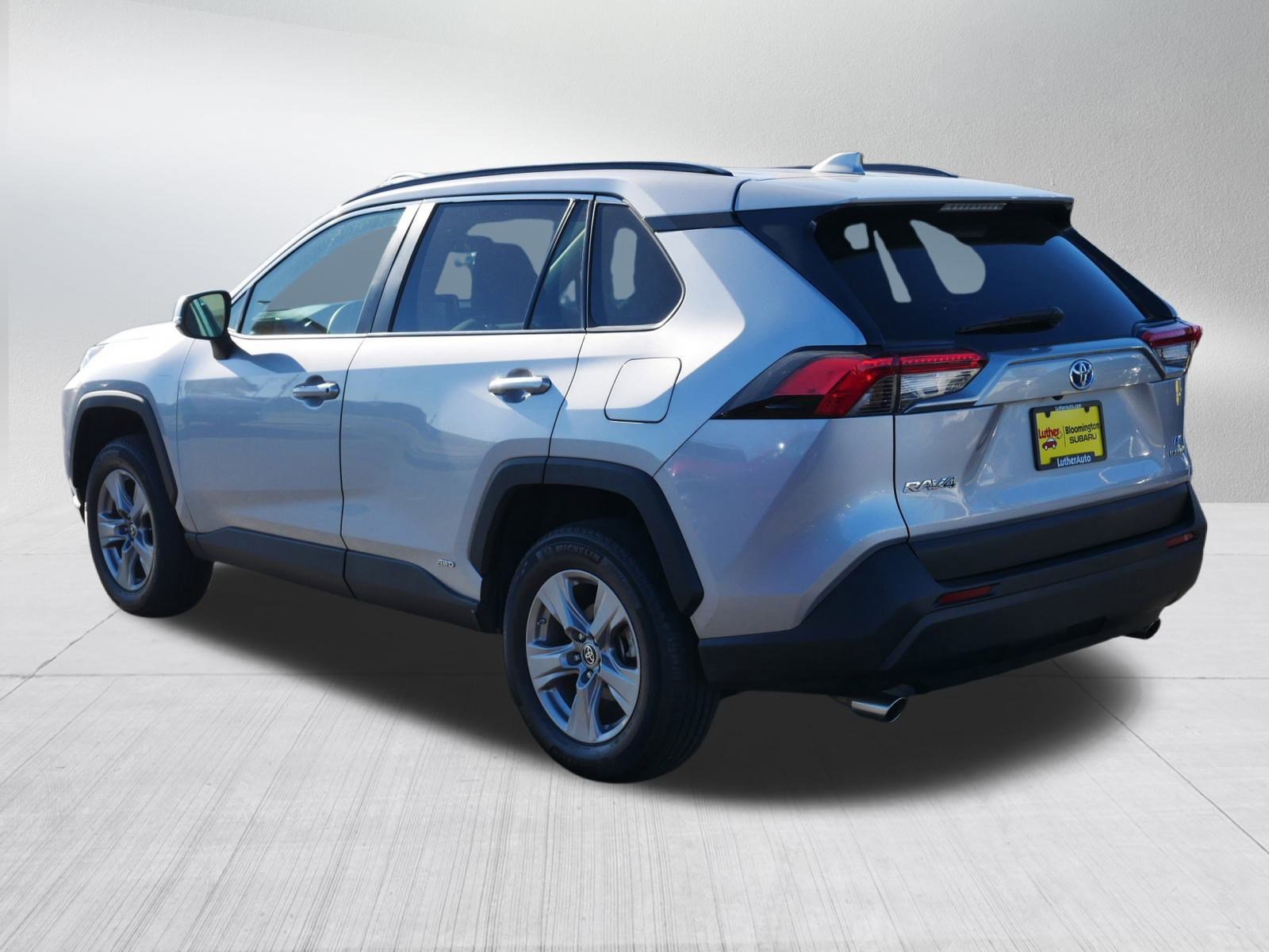 2022 Toyota RAV4 Hybrid LE photo 4