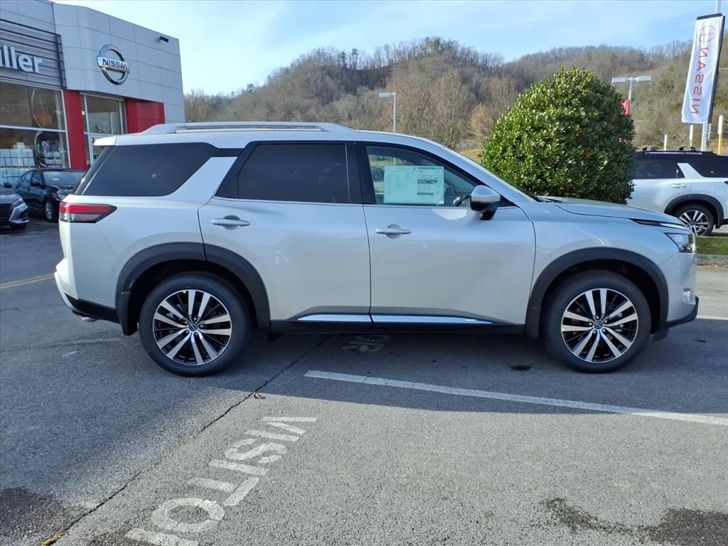 2025 Nissan Pathfinder Platinum photo 3