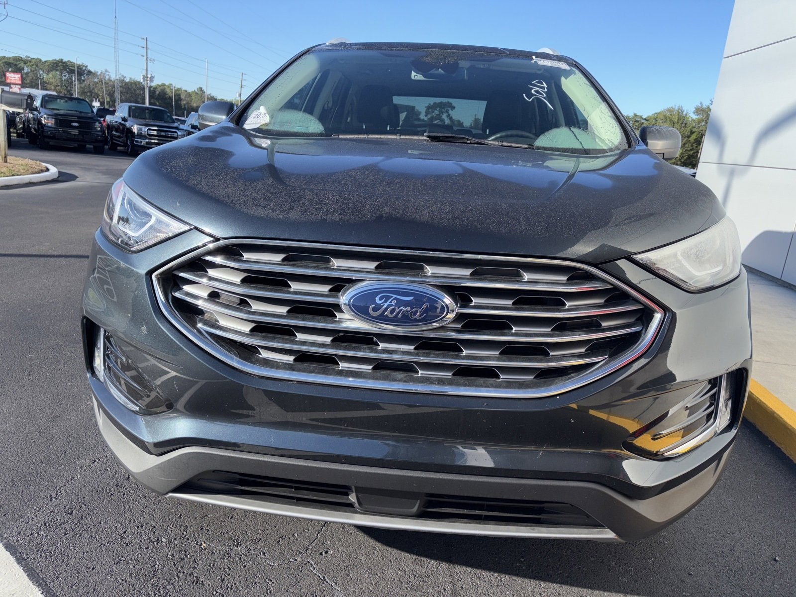 2022 Ford Edge SEL photo 2
