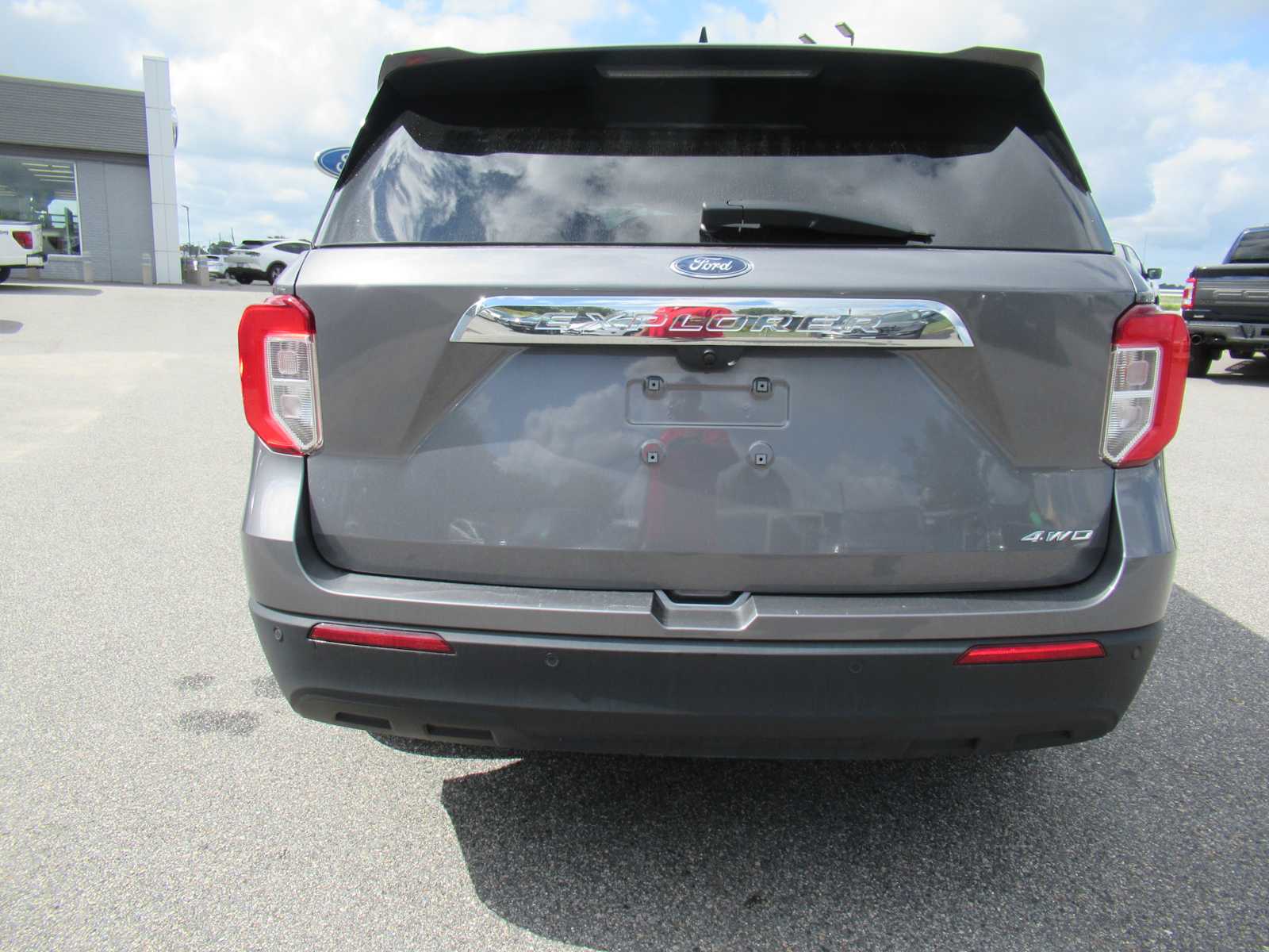 2021 Ford Explorer Base photo 3
