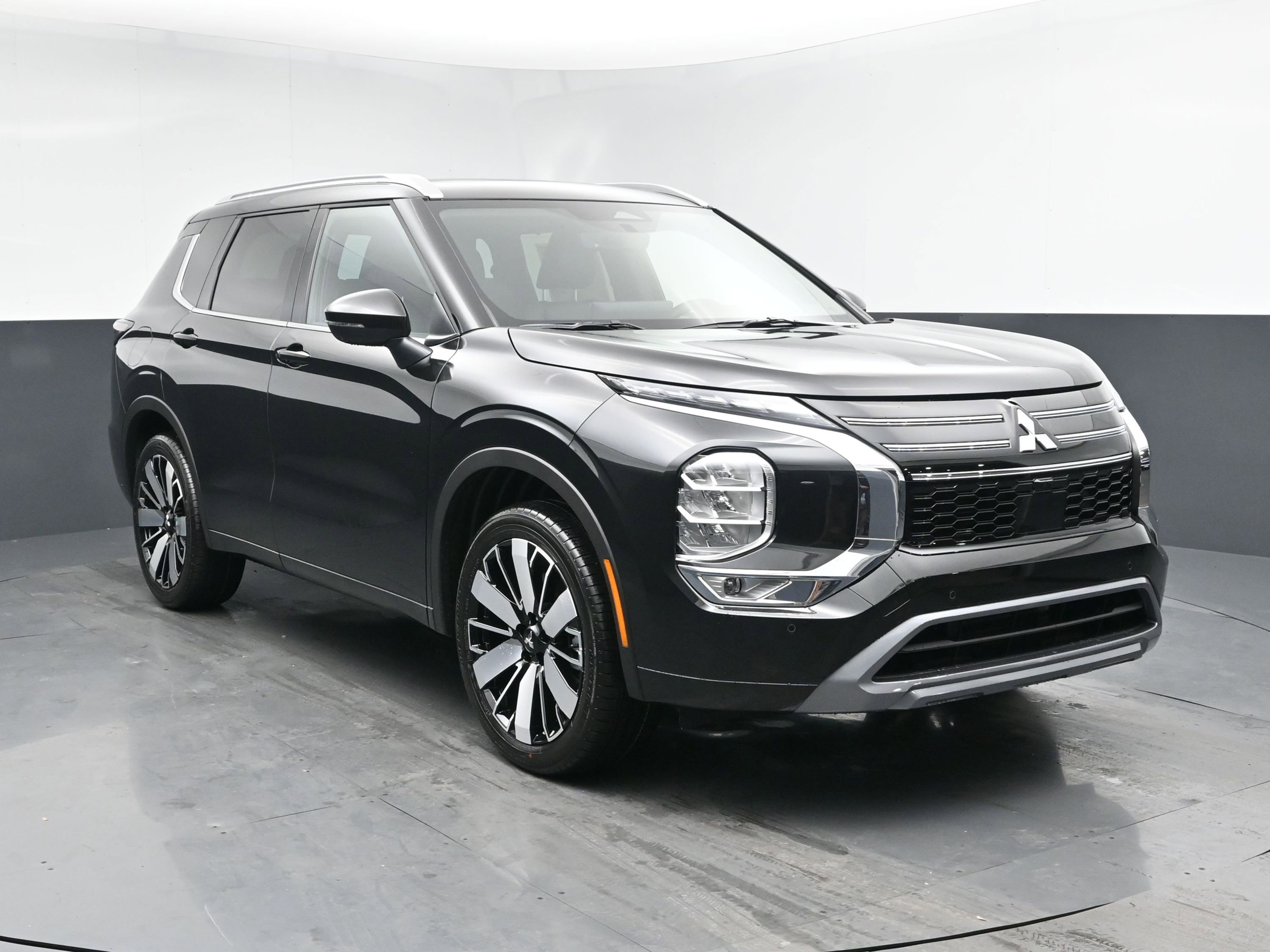 2025 Mitsubishi Outlander SEL GT photo 2