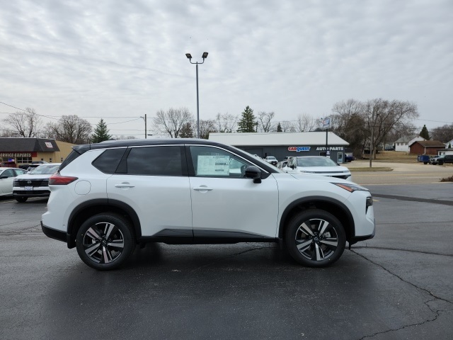 2025 Nissan Rogue SL photo 2