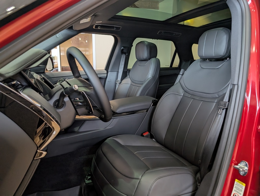 2025 Land Rover Range Rover Sport SE photo 11