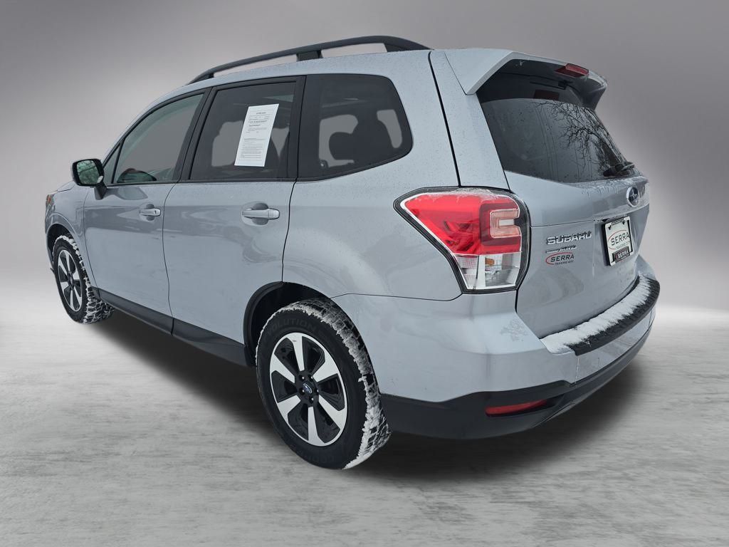 2018 Subaru Forester 2.5i Premium photo 3