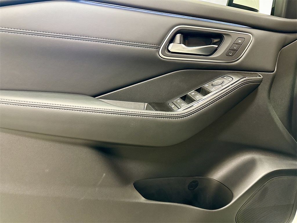 2026 Nissan Rogue Platinum photo 18