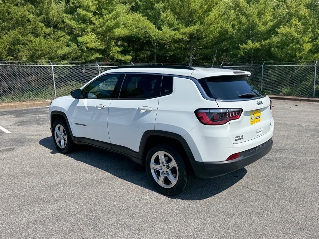 2024 Jeep Compass Latitude photo 2