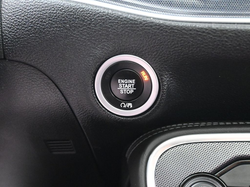 2018 Dodge Challenger SXT photo 7