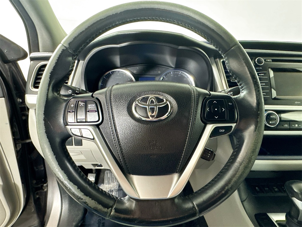 2014 Toyota Highlander LE Plus photo 33