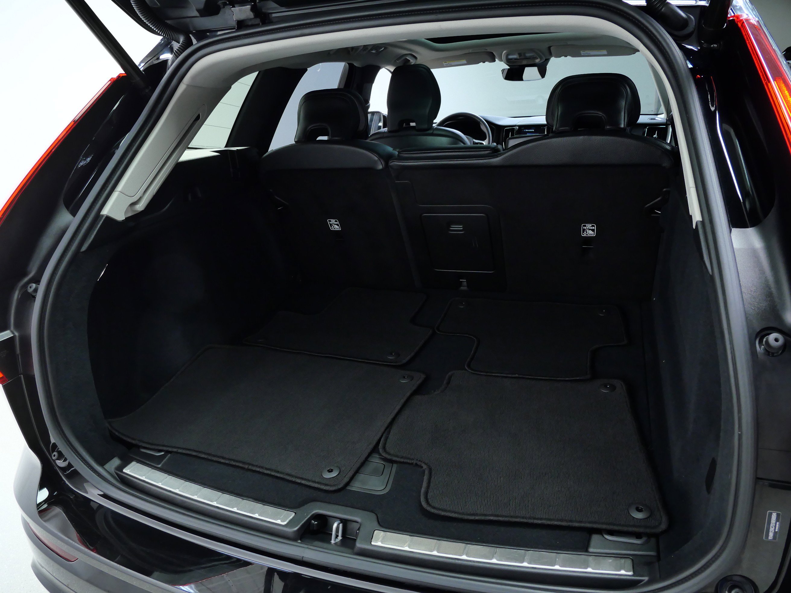 2025 Volvo XC60 Plus photo 6