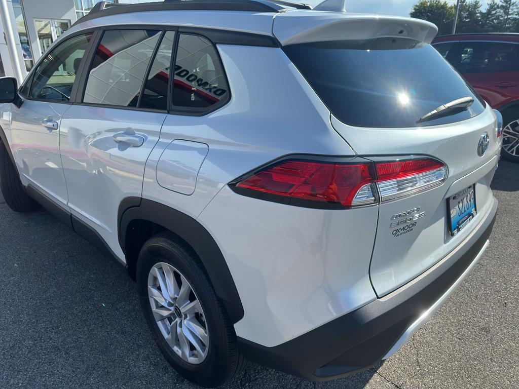 2022 Toyota Corolla Cross LE photo 2