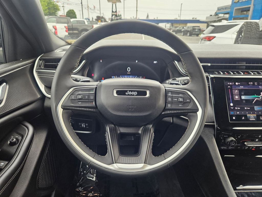 2023 Jeep Grand Cherokee Altitude photo 13