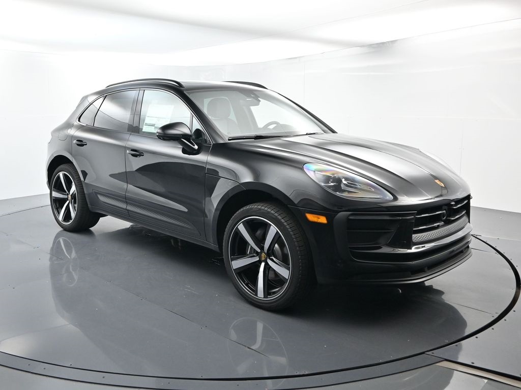 2026 Porsche Macan T photo 14