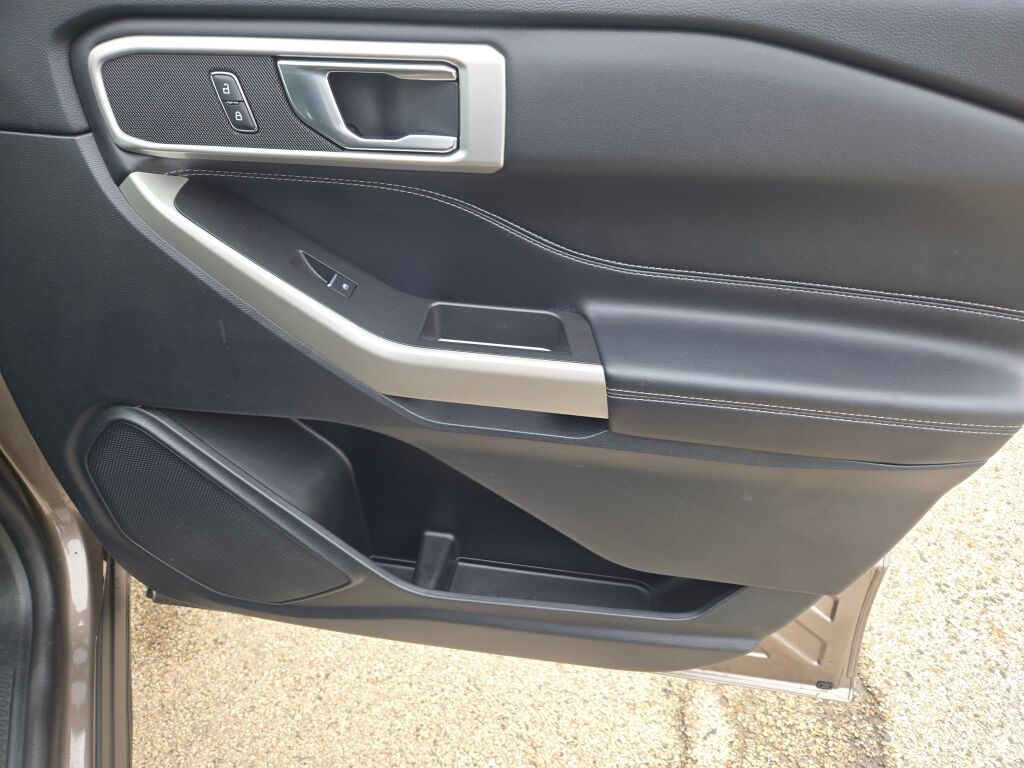 2021 Ford Explorer XLT photo 4