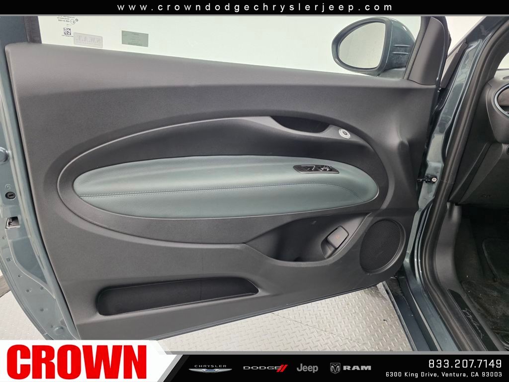 2025 Fiat 500e La Prima photo 14