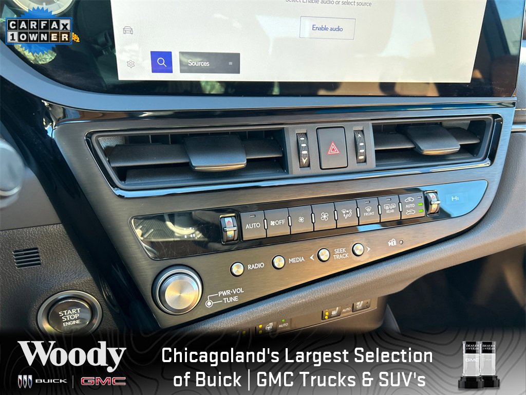 2025 LEXUS ES - Image 23