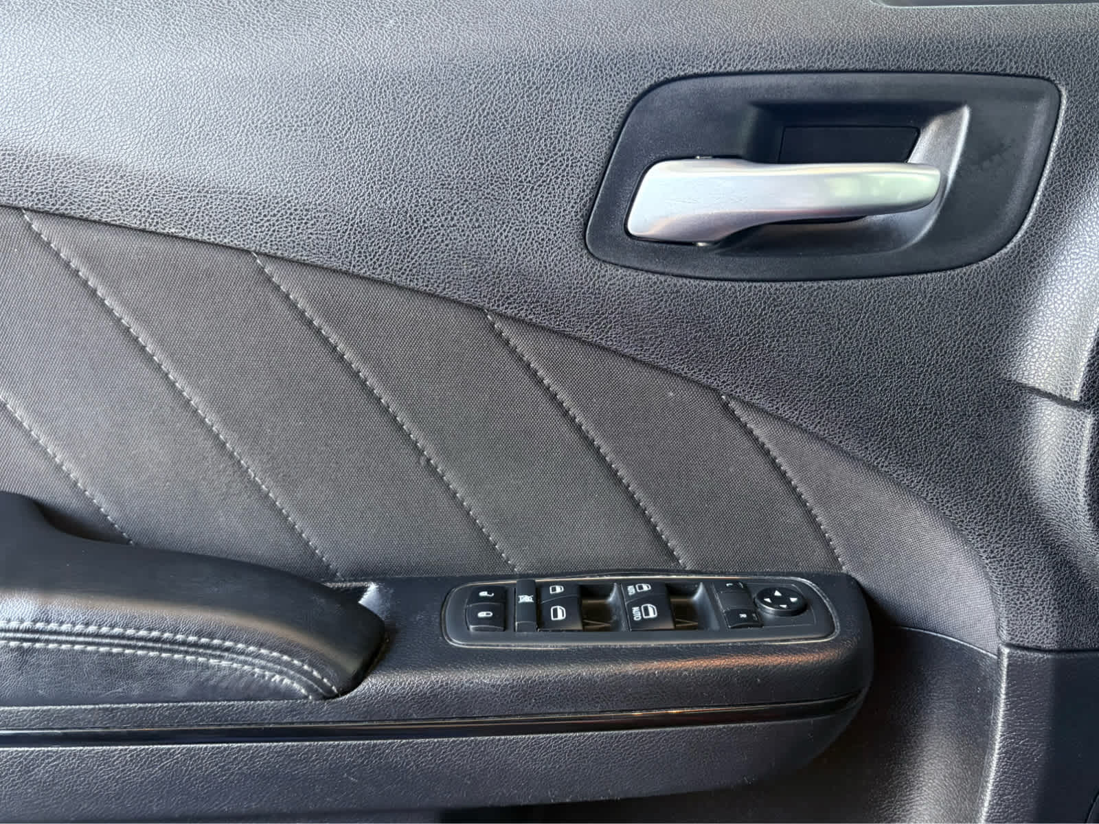 2021 Dodge Charger photo 16