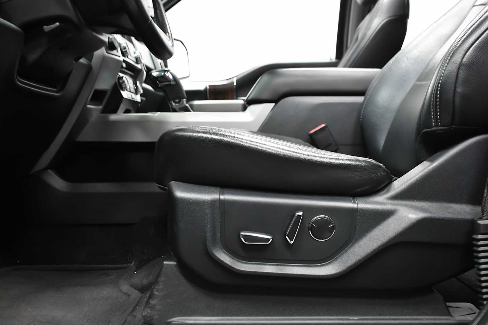 2015 Ford F-150 Lariat photo 12
