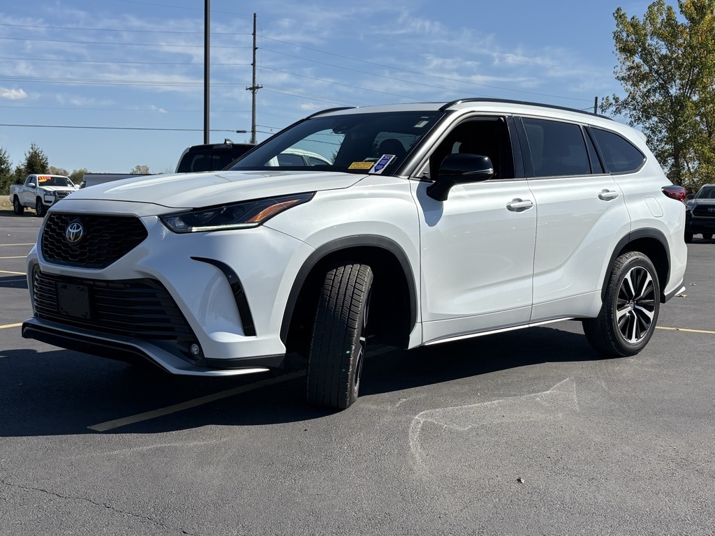 2022 Toyota Highlander XSE photo 3