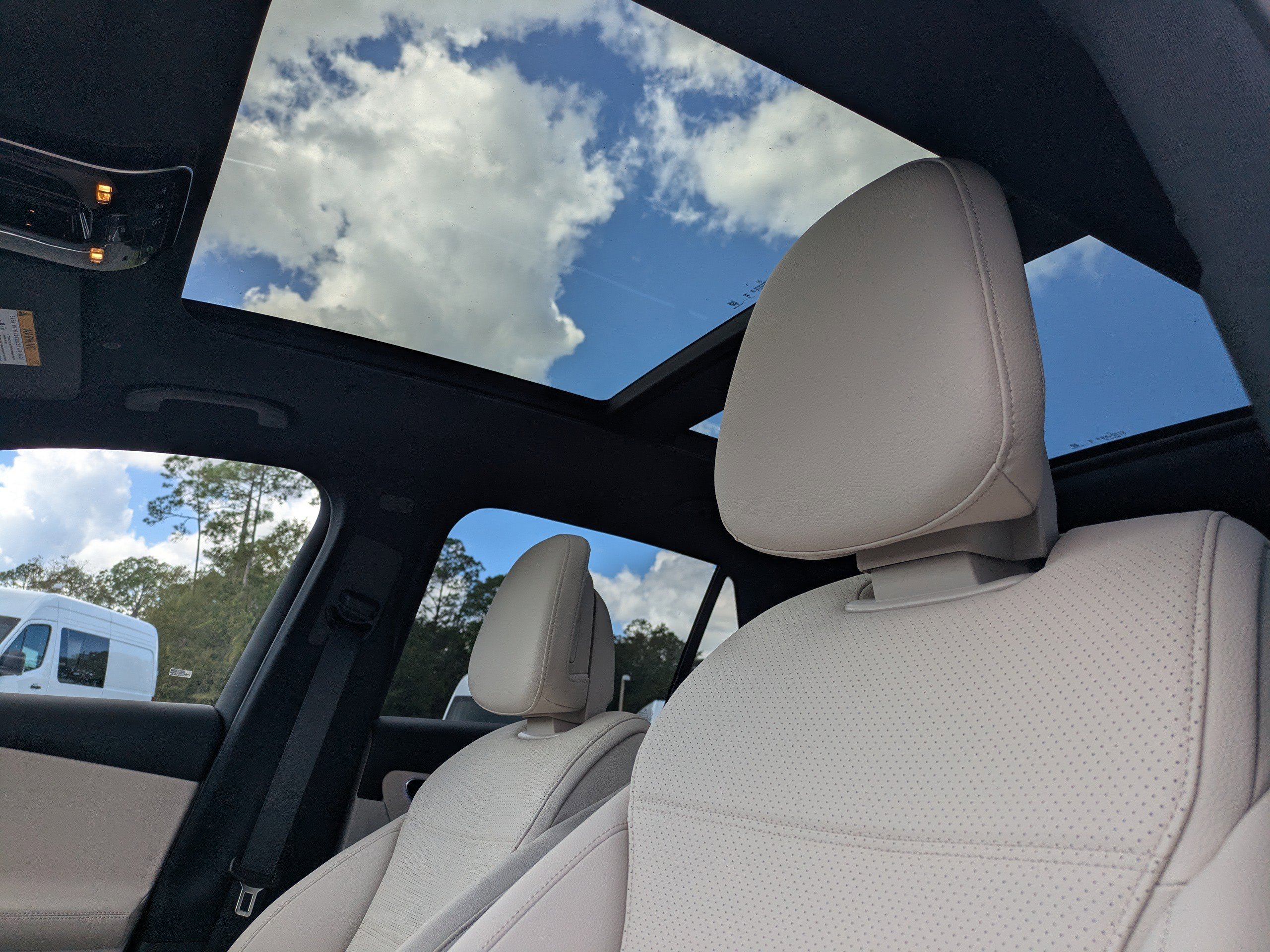 2026 Mercedes Benz GLC 300 photo 4