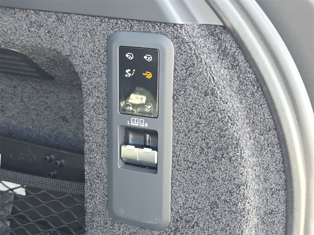 2025 Land Rover Range Rover Autobiography photo 13
