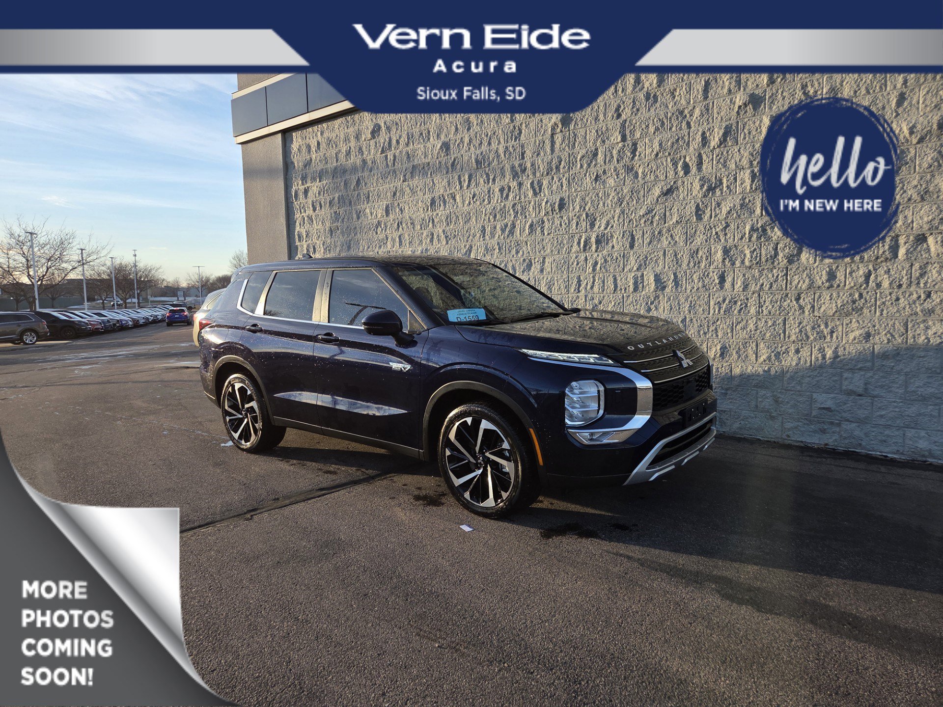 2025 Mitsubishi Outlander Plug-in Hybrid SE's photo