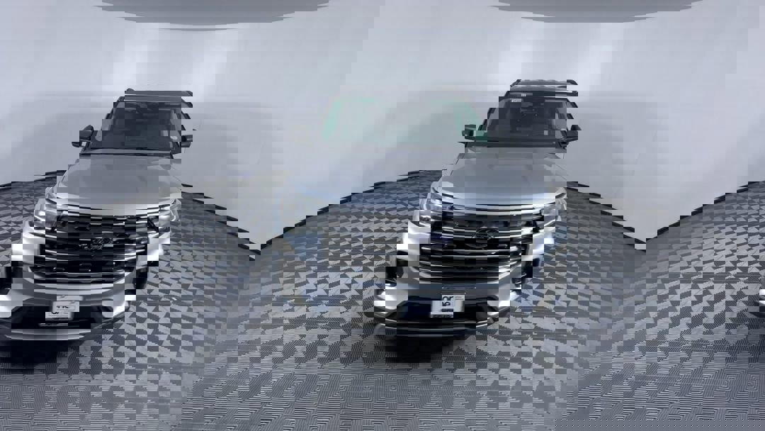 2025 Ford Explorer photo 3