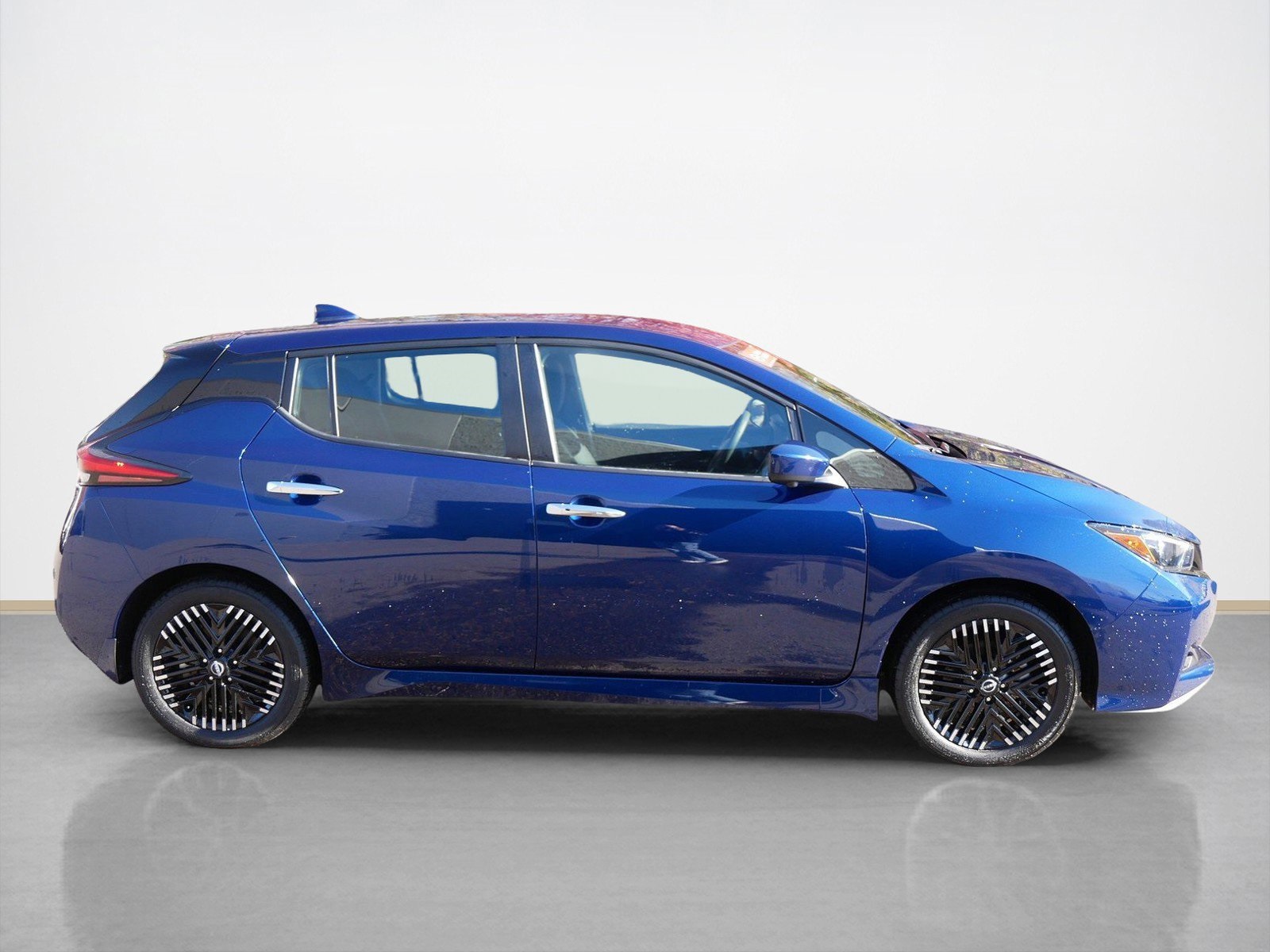 Certified 2024 Nissan LEAF SV PLUS with VIN 1N4CZ1CV2RC553976 for sale in Maplewood, Minnesota