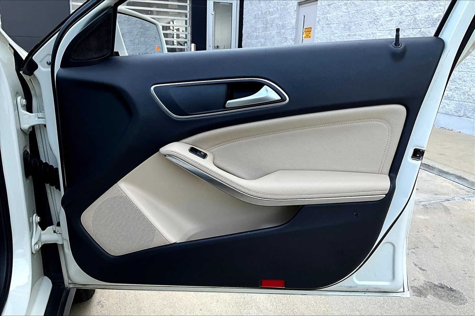 2016 Mercedes Benz GLA 250 photo 18