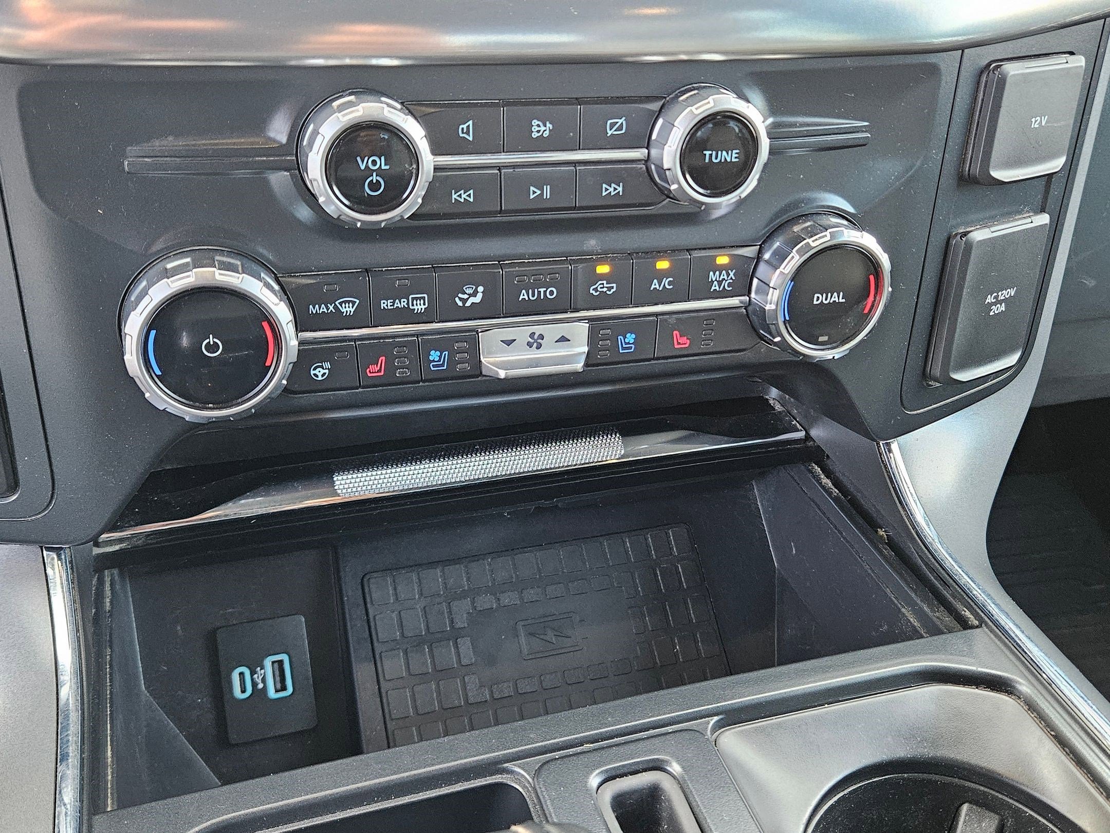 2022 Ford F-150 Lariat photo 25