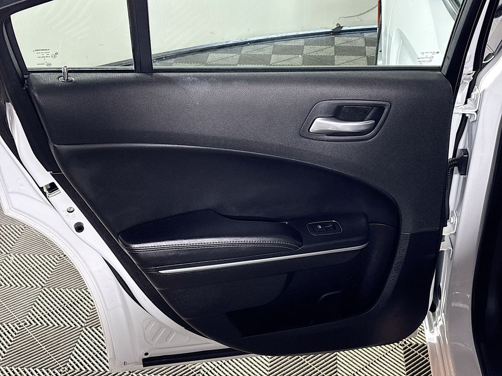 2021 Dodge Charger SXT photo 18