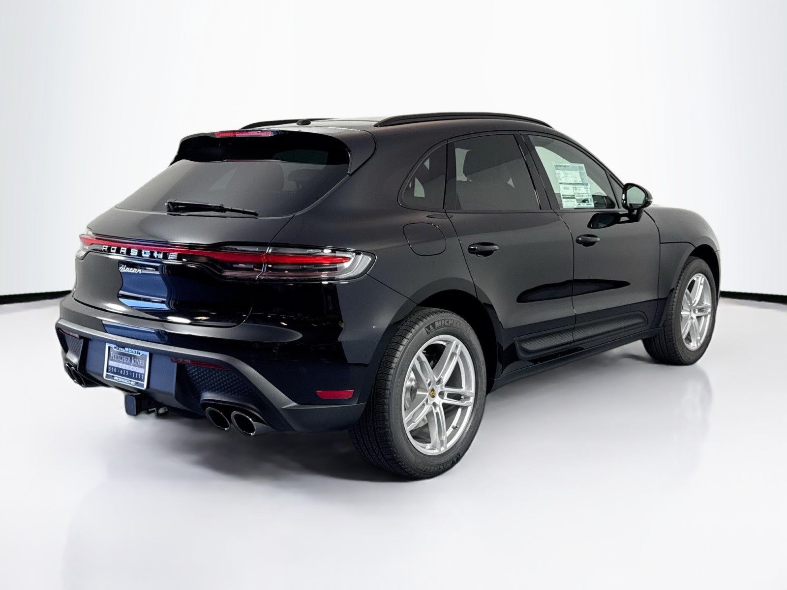 2025 Porsche Macan T photo 24