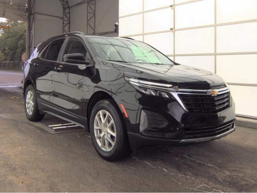 2022 Chevrolet Equinox LT photo 2