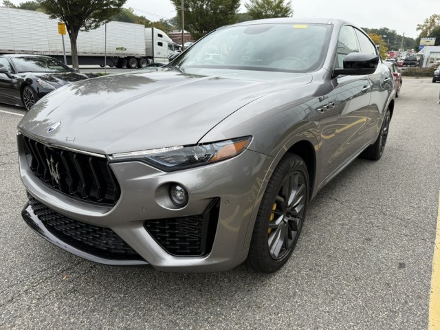 2022 Maserati Levante Modena photo 3