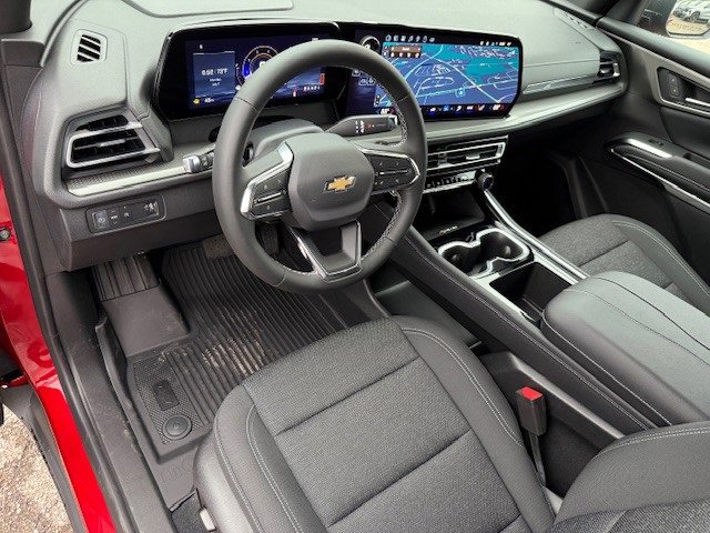 2025 Chevrolet Traverse photo 8