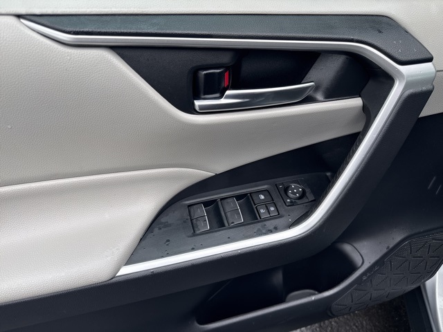 2022 Toyota RAV4 XLE photo 19