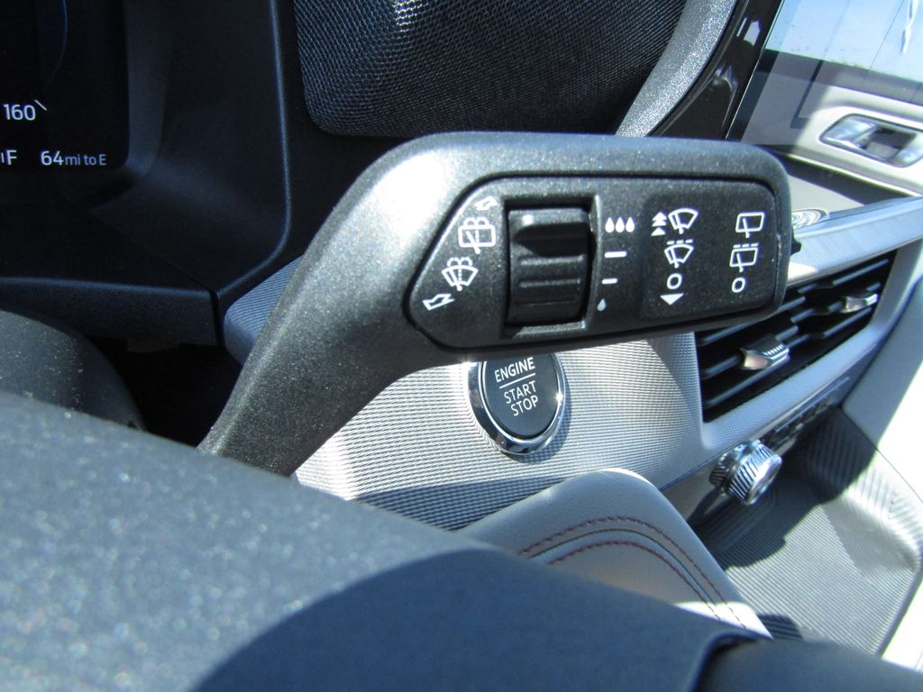 2025 Ford Explorer photo 17