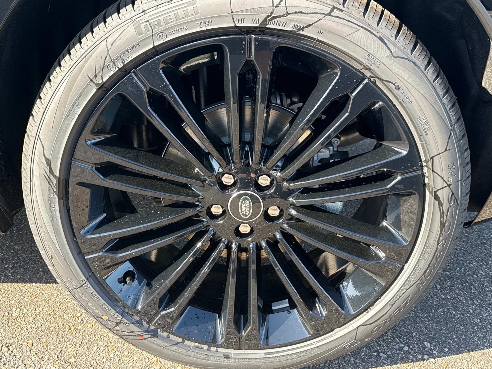 2026 Land Rover Range Rover Velar SE photo 3