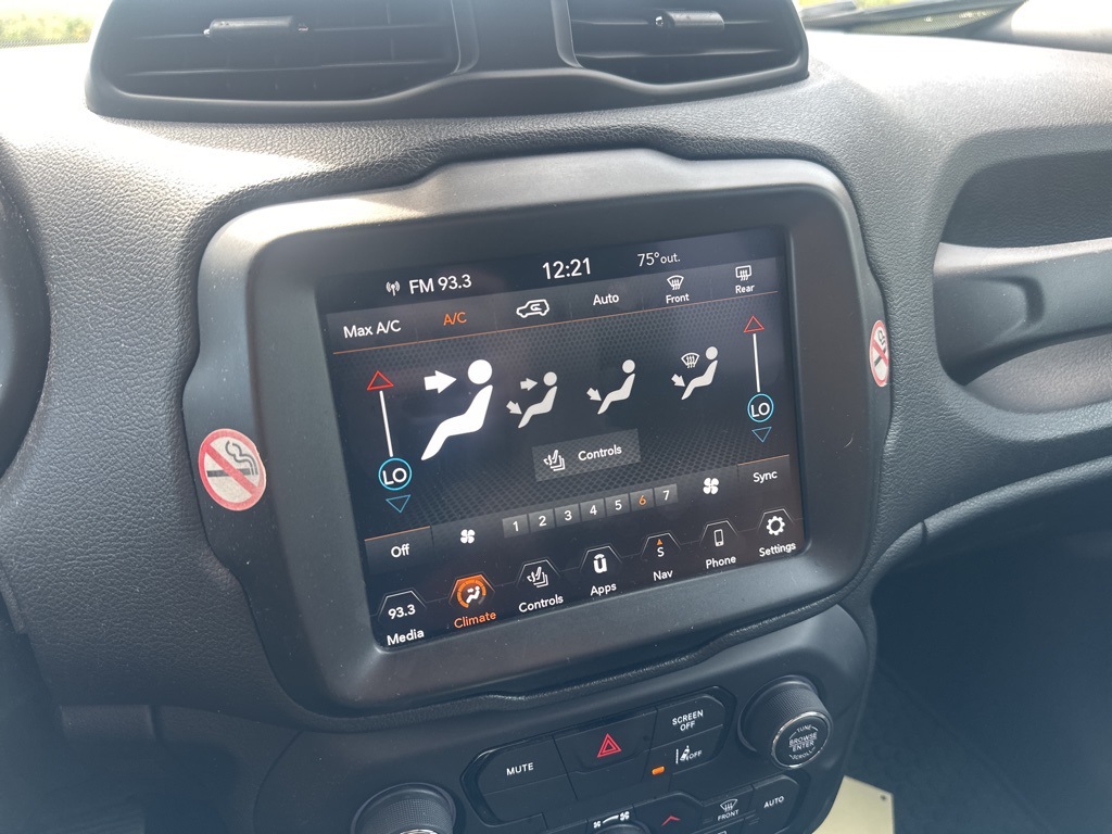 2022 Jeep Renegade Altitude photo 16